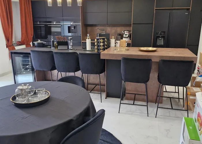 Infinity Marbre * Cérans-Foulletourte